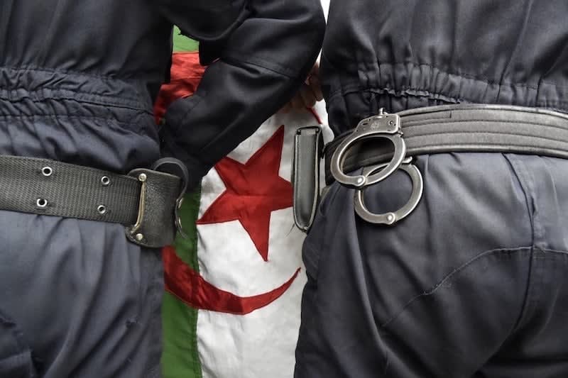 L'Algérie arrête 61 Marocains accusés d'avoir planifié des « actes de sabotage ».