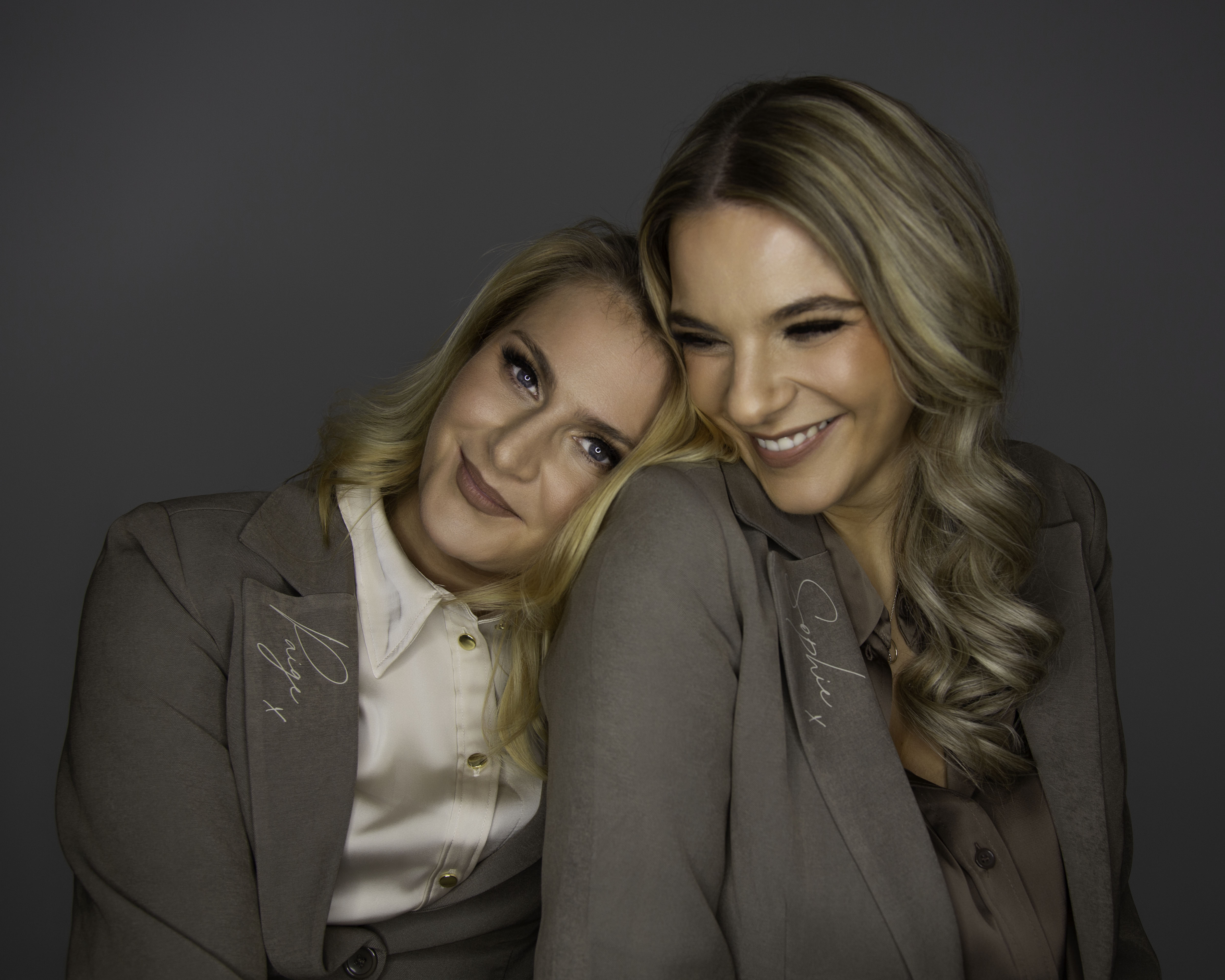 Sophie & Paige - Photo 7