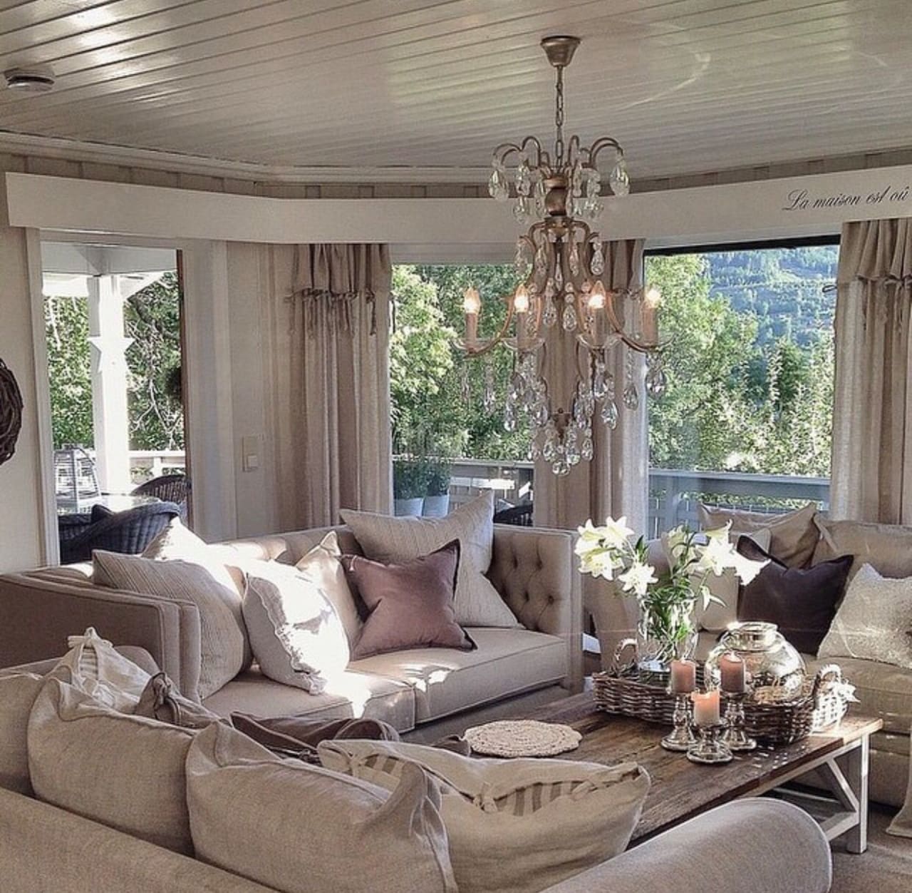 Rustic Chic Living Room Ideas - PIMPHOMEE