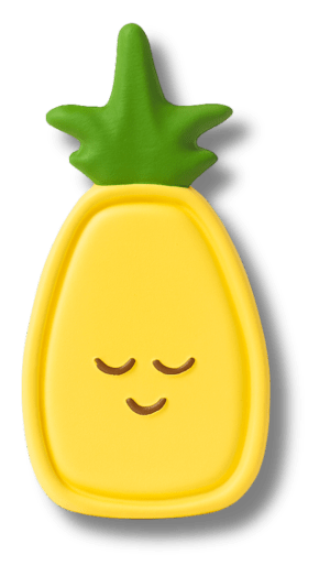 Yeşil yaprakları ve sevimli uyuyan yüz ifadesiyle parlak sarı silikon ananas şeklinde diş kaşıyıcı.