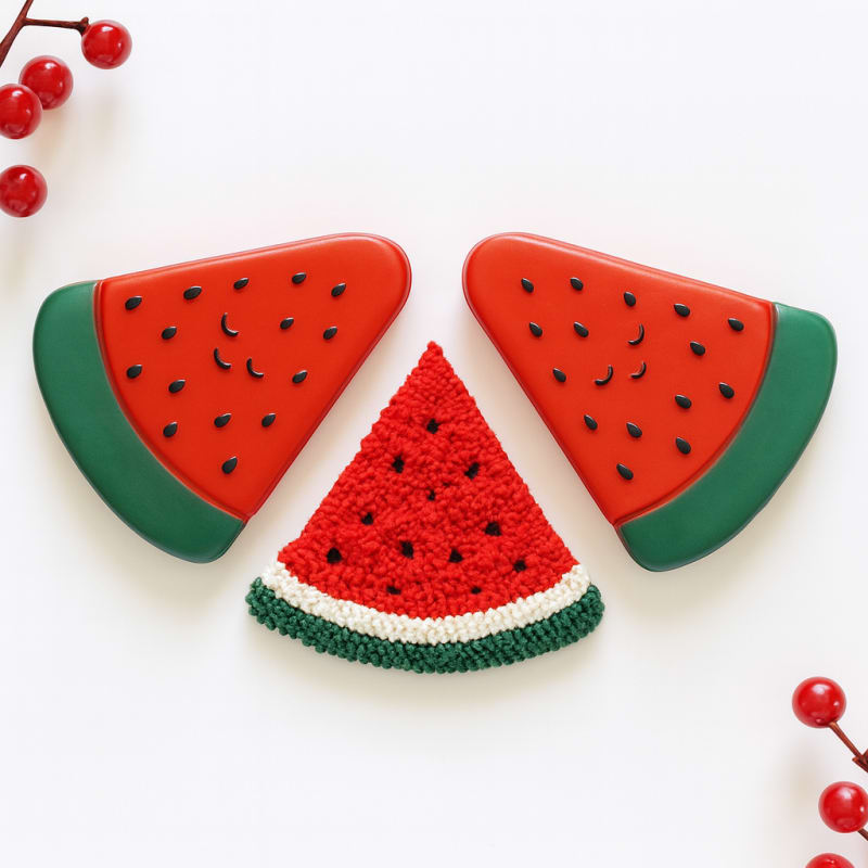 Hubble Babies karpuz diş kaşıyıcılar ve el yapımı örgü karpuz dilimi oyuncak konsepti.