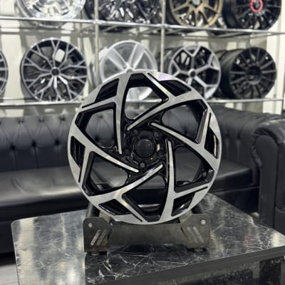 Geometrik Siyah