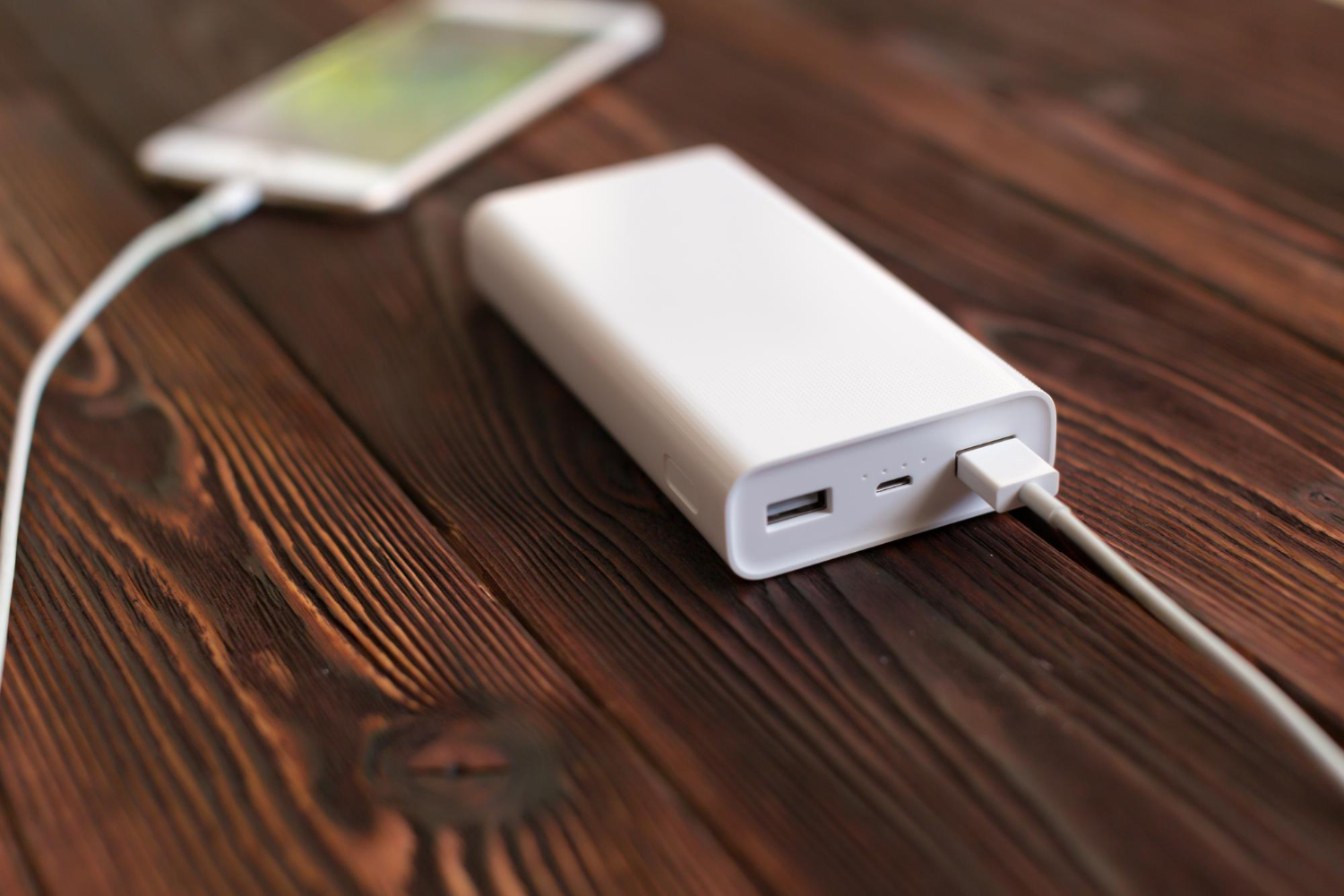 Kompleksowa Analiza Rynku Mobilnych Magazynów Energii: Strategiczny Raport o Najlepszych Powerbankach w 2026 Roku