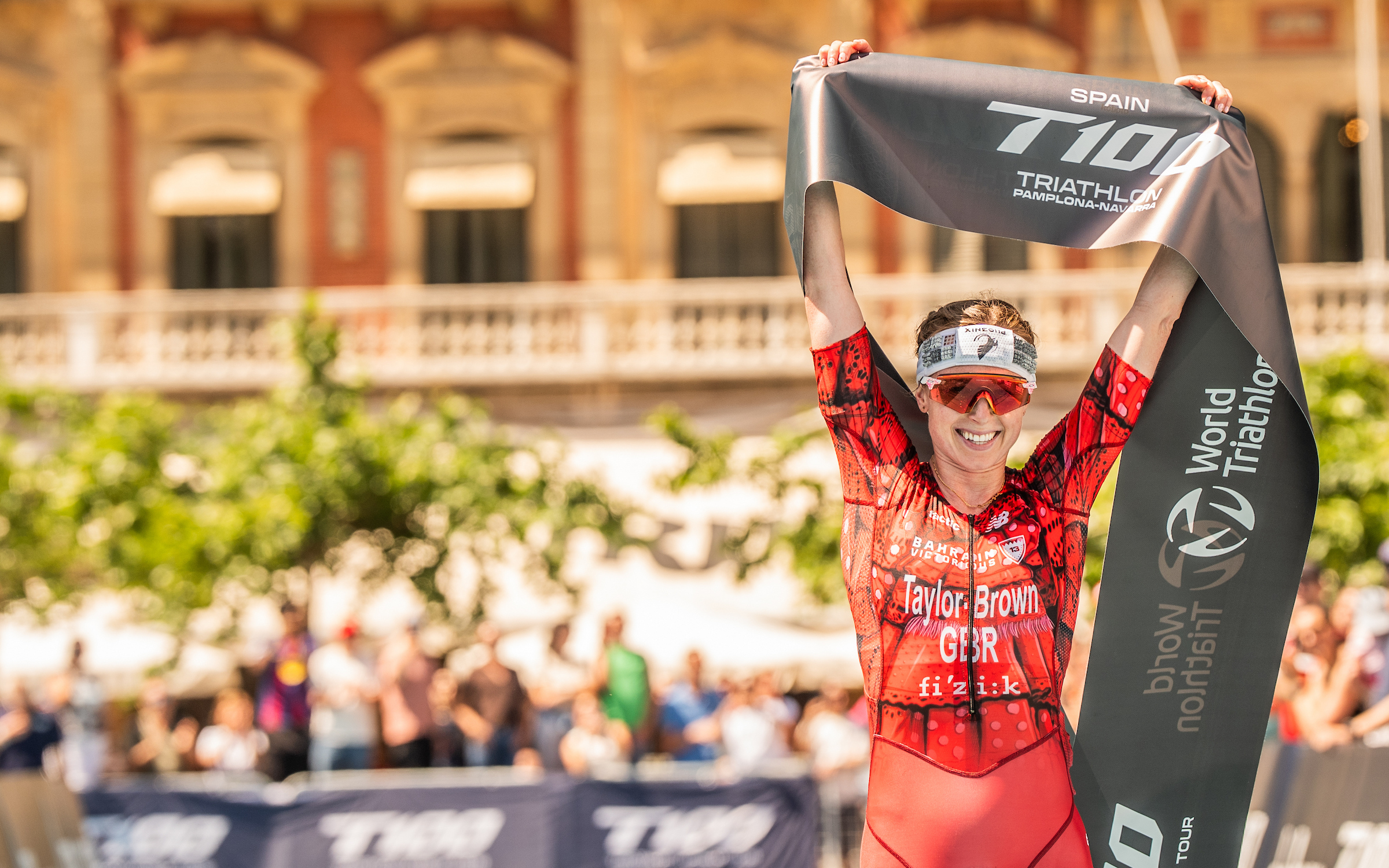 Georgia Taylor-Brown gana su primer T100 en Pamplona-Navarra