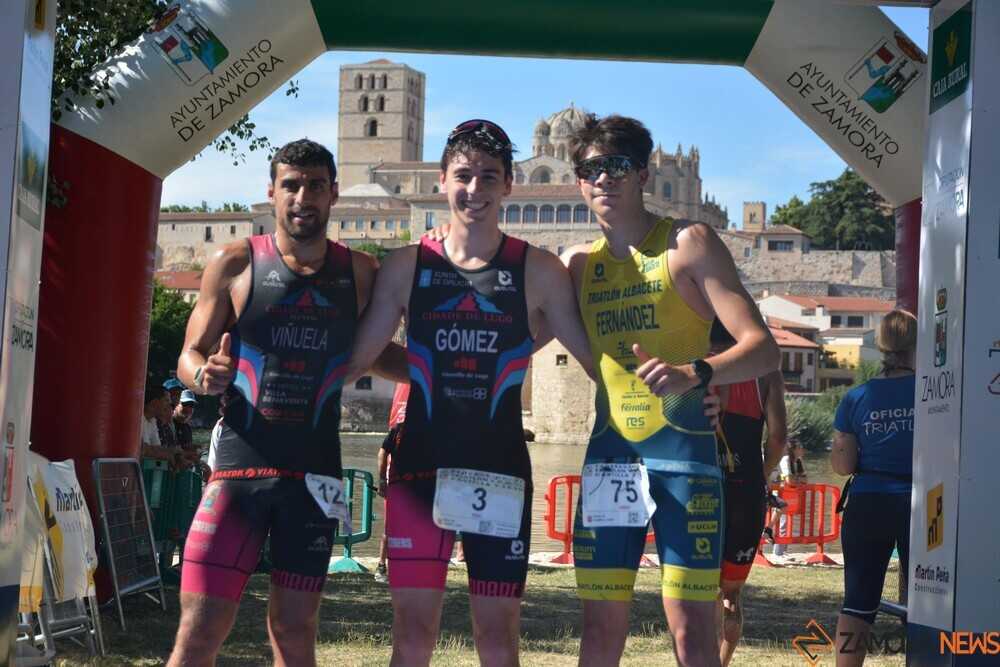 Raúl Gómez y Elena Trigo se coronan campeones en el X Triatlón Ciudad de Zamora
