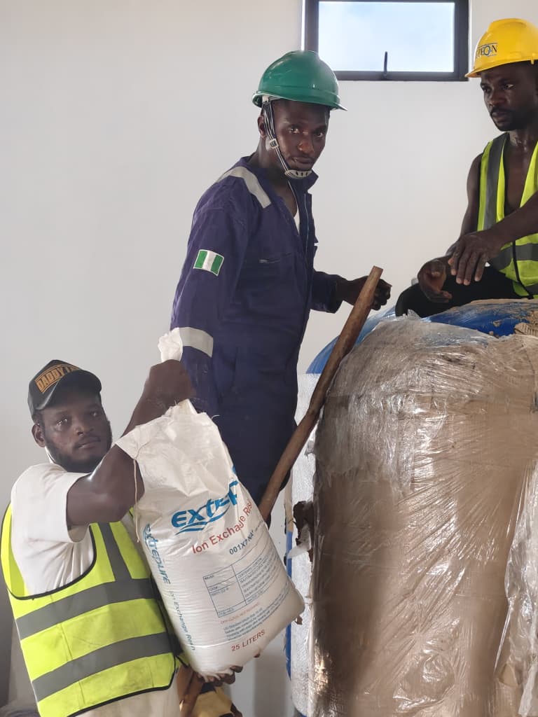 Cylinder filtration unit loading