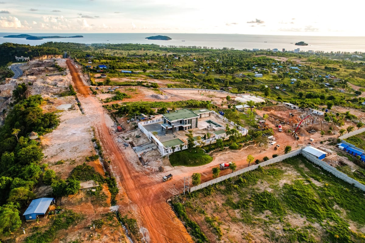 Panoramic aerial view of coastal villa development under construction near the sea — Puerto Escondido beachfront real estate project