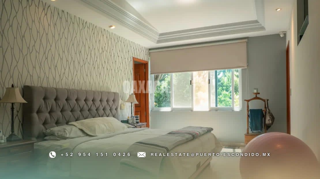 Residencia Amplia con Jardines Exuberantes - Miniatura 6