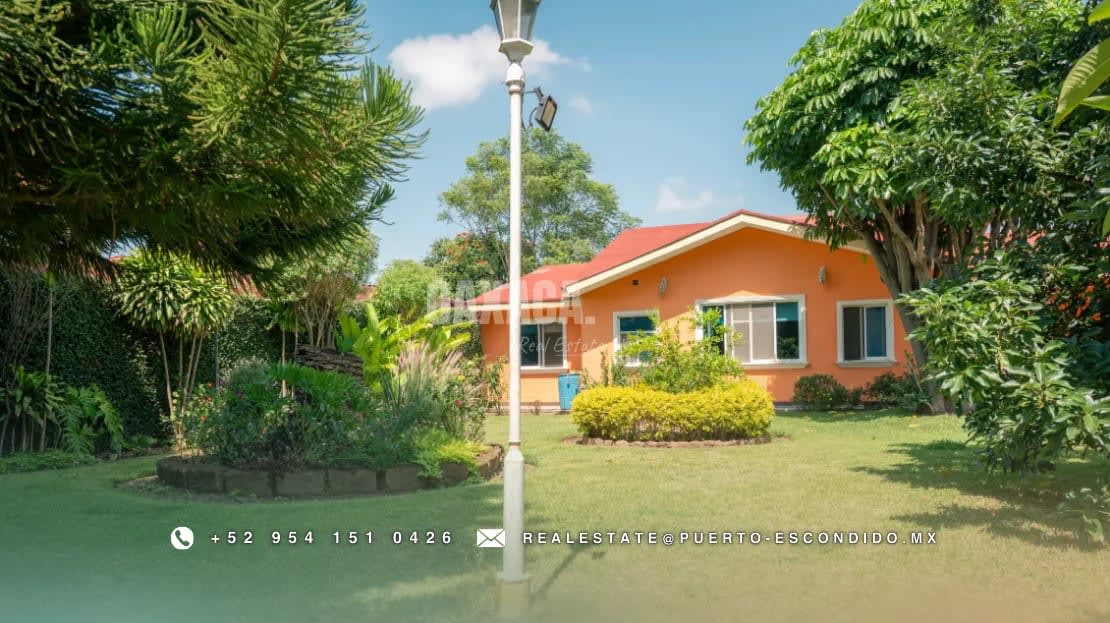Residencia Amplia con Jardines Exuberantes - Miniatura 7