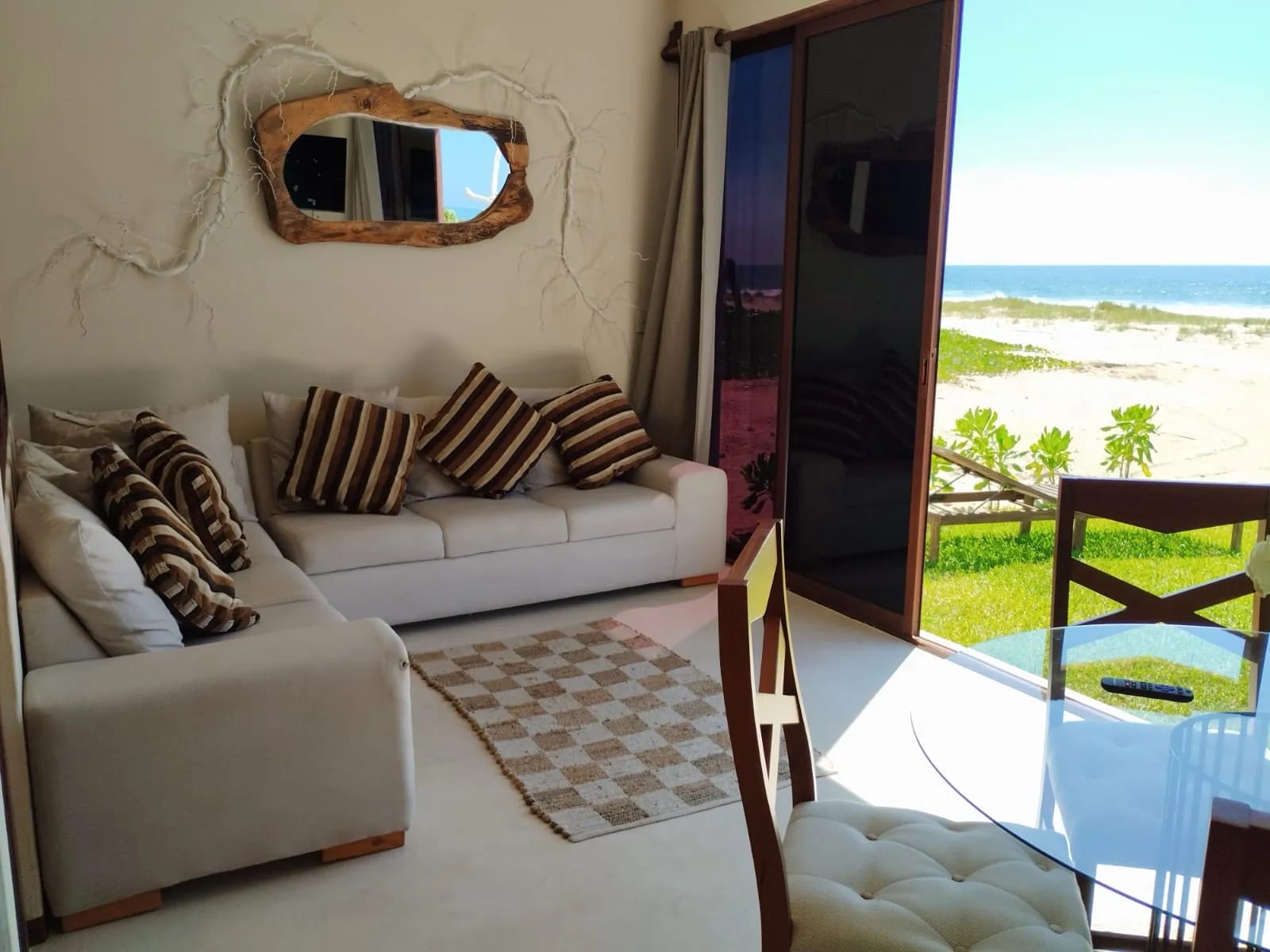 Casita de 2 recamaras a pie de playa, residencia cerrada – Vendida