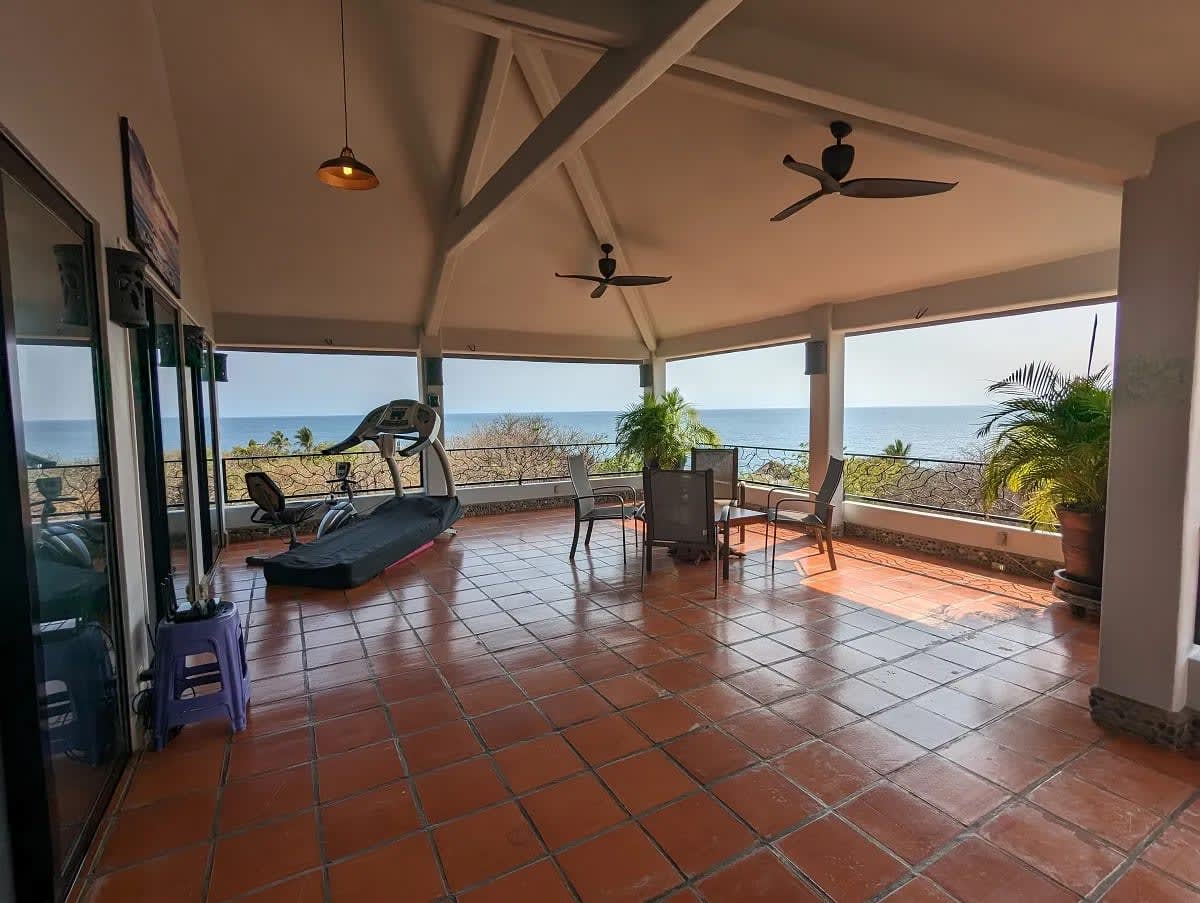 (SOLD) Amazing Oceanview villa with 3 bedrooms, meters from the beach