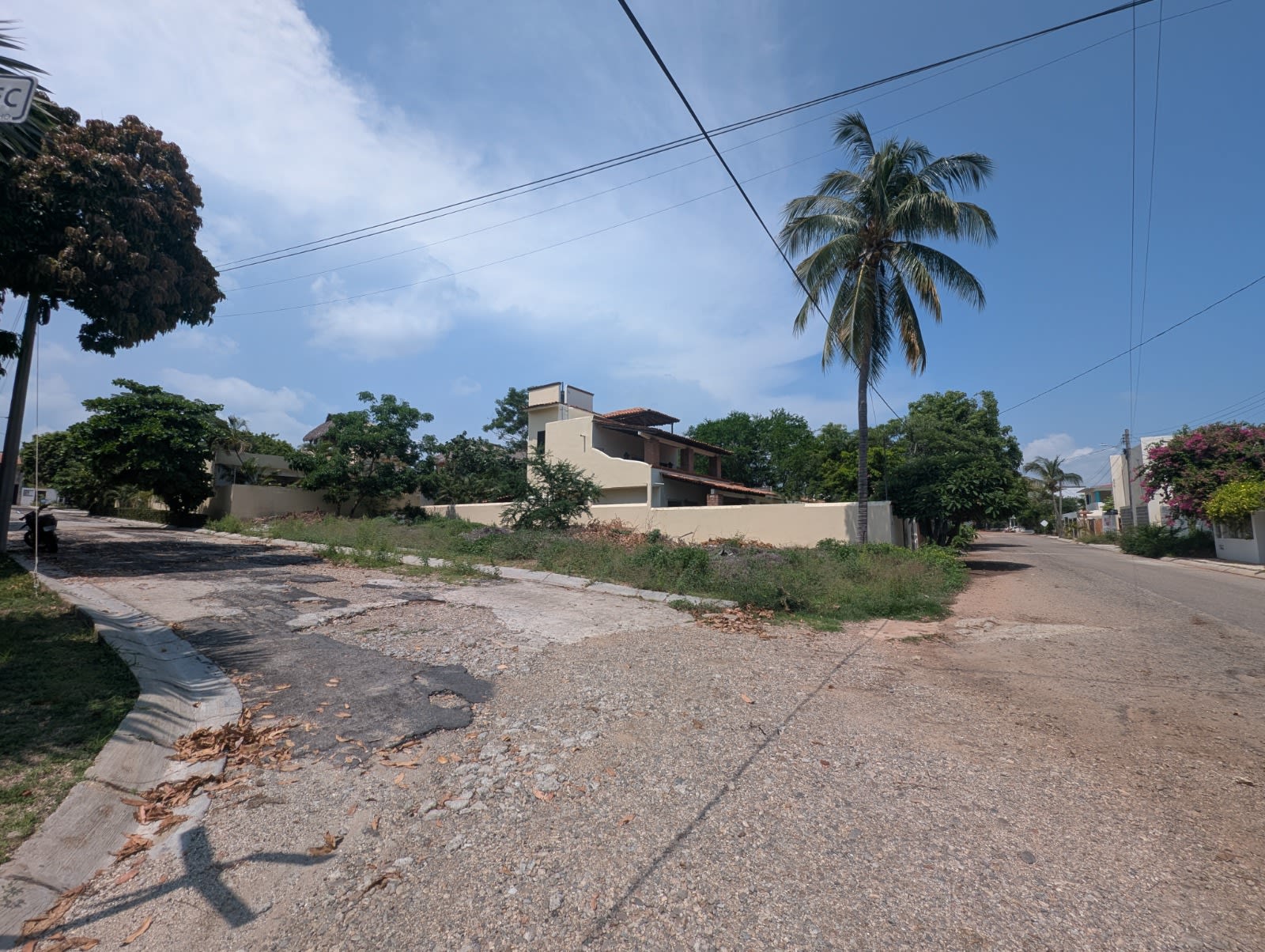 Corner lot 2min walk from Rinconada