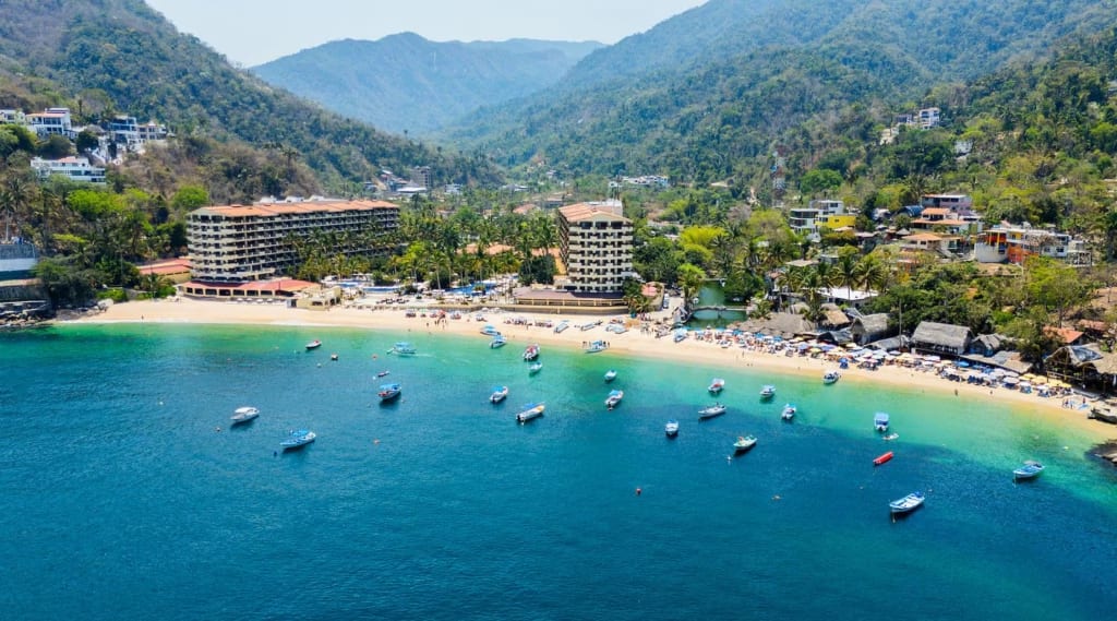 Puerto Escondido vs Puerto Vallarta: Comparativa Inmobiliaria