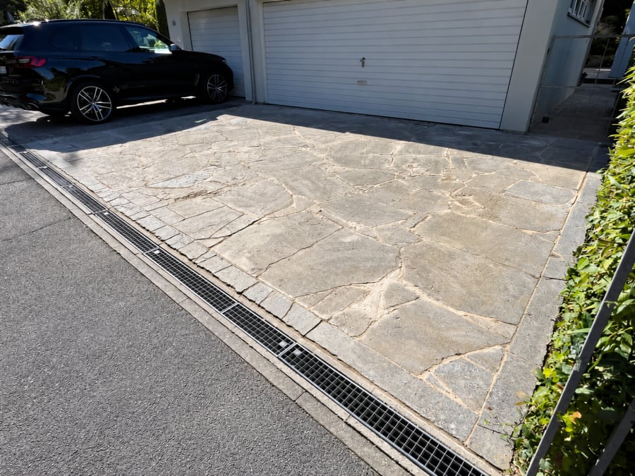 Auffrischung Polygonalplatten Heidingsfeld – Einfahrt nachher
