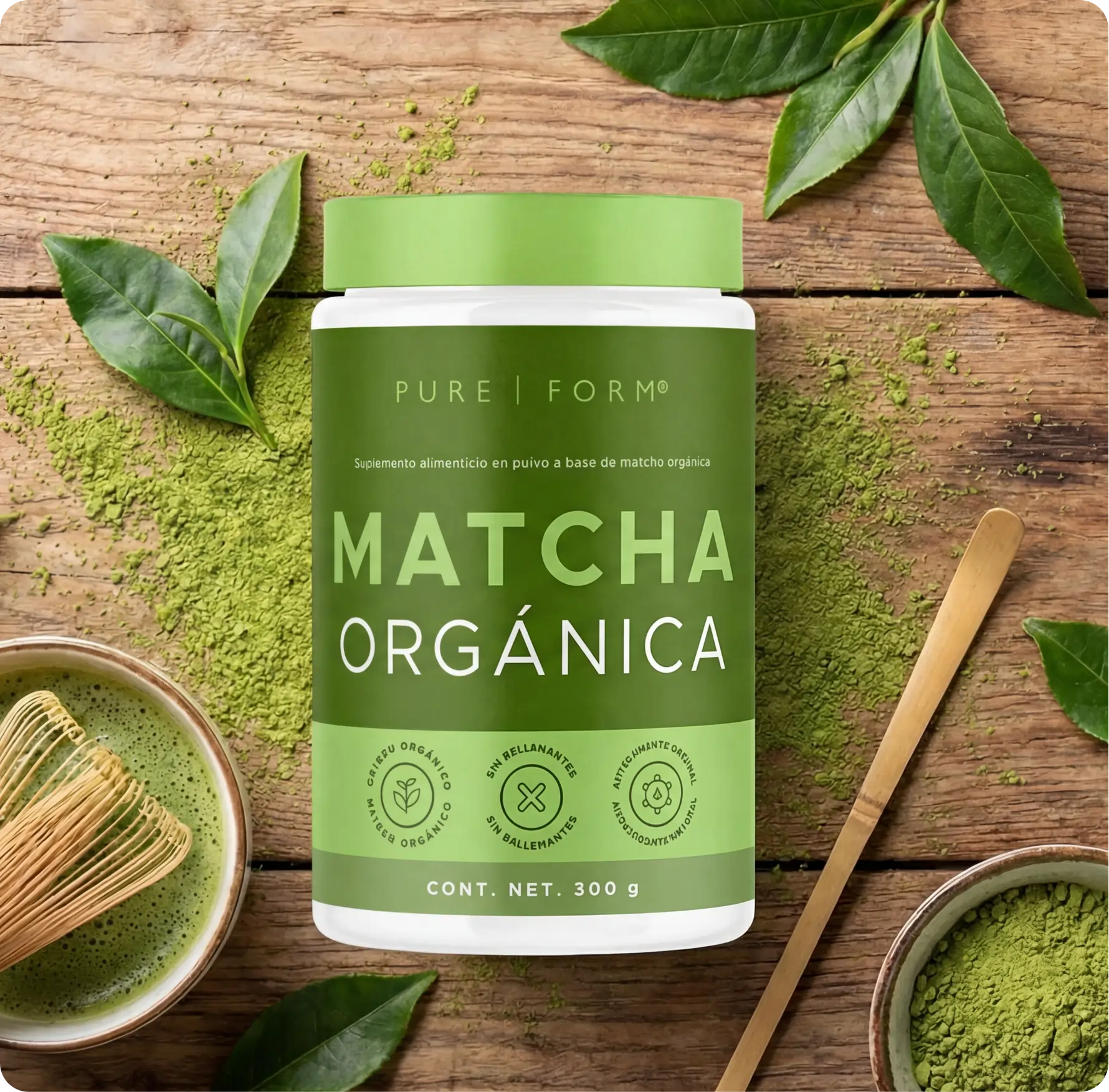 Matcha orgánica Pureform con chasen de bambú y hojas de té verde