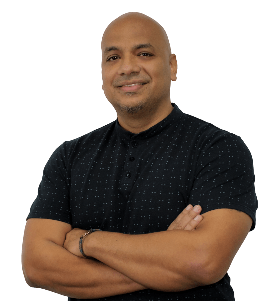 Andrés Tipán, fundador de VigoStudio — agencia de marketing digital en Manta, Ecuador