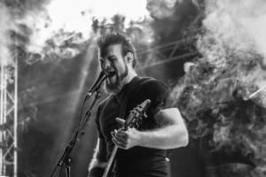 Nicklas singing live