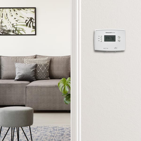 1-Week Programmable Thermostat with Digital Display