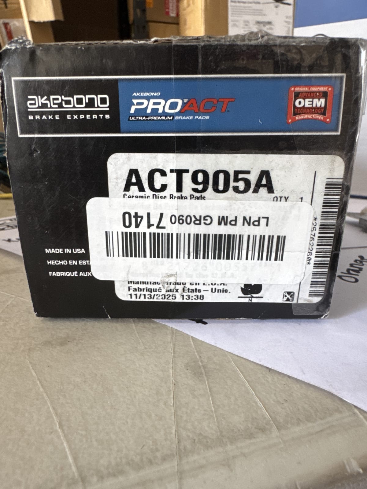 Akebono-ACT905A Ultra-Premium Ceramic Rear Disc Brake Pads