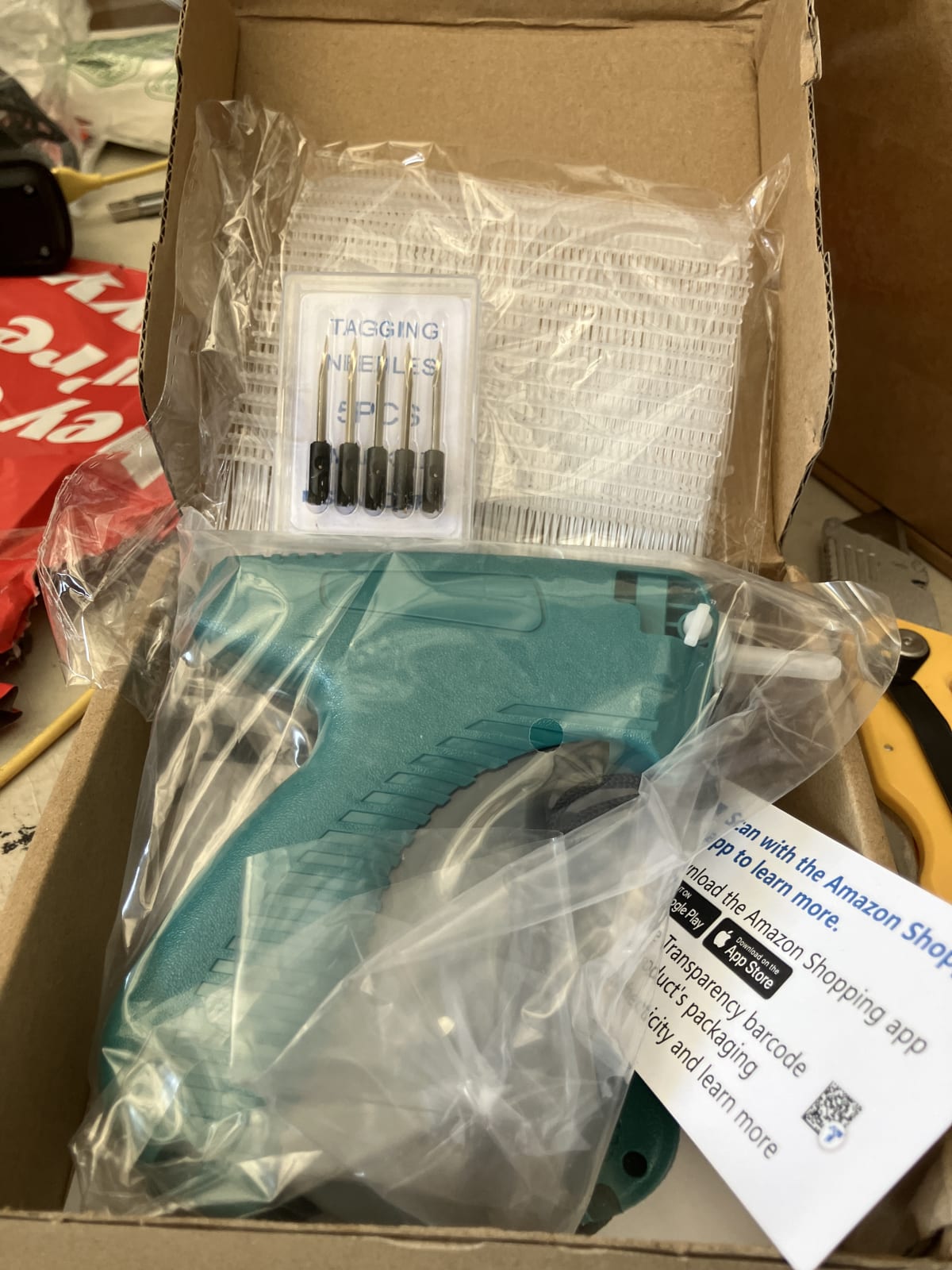 Tagging Gun with Needles and Fasteners - Perfect for Retail Use