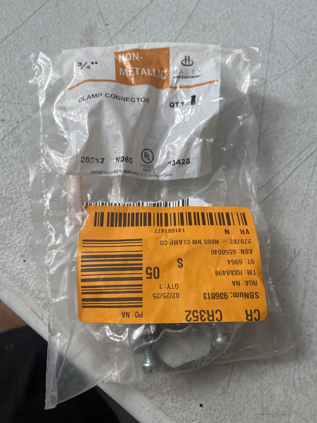 Halex 3/4" Non-Metallic Clamp Connector 1pc