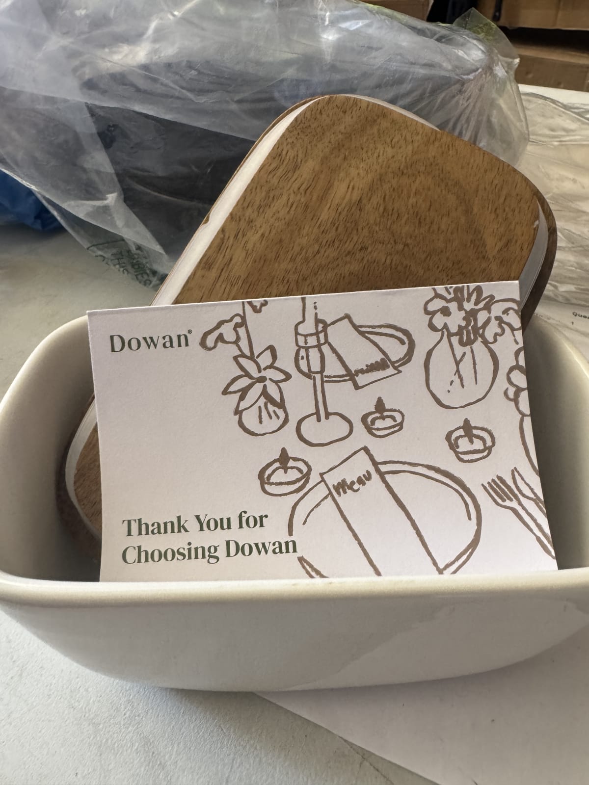 Dowan Ceramic Serving Dish with Wooden Lid