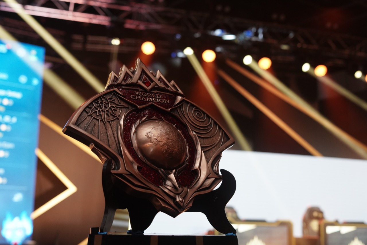 Trofi M-Series World Championship Mobile Legends dari M1 hingga M7