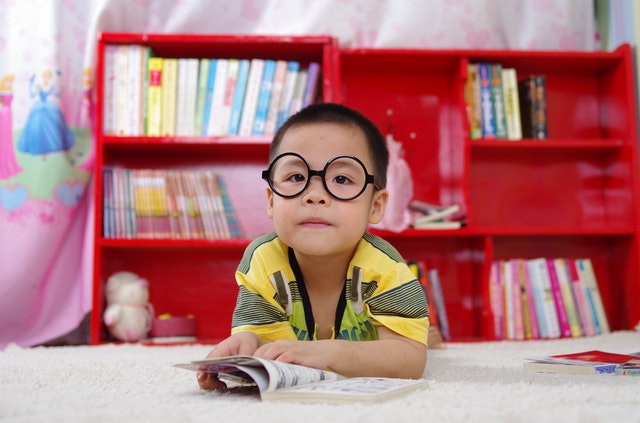 child with smart phone