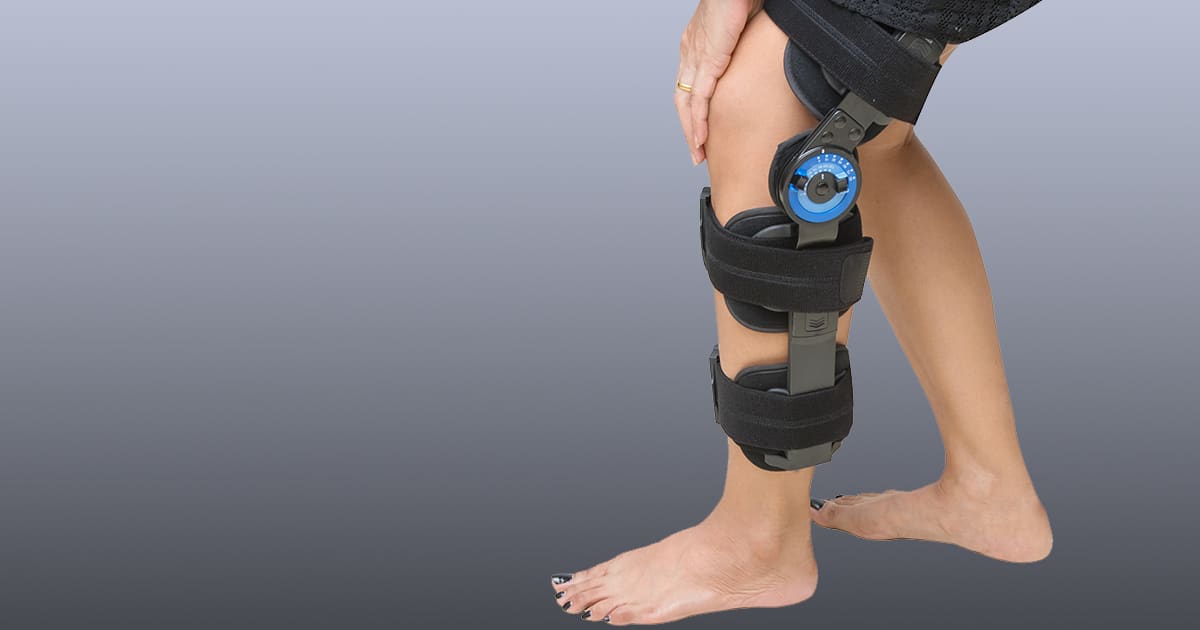 knee brace for acl tear patient