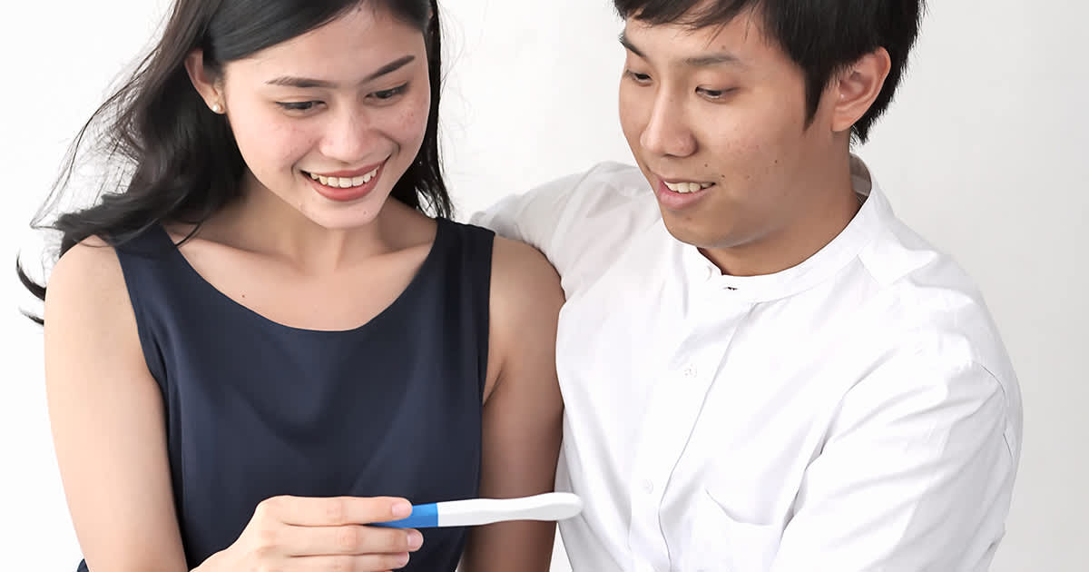 happy couple with a pregnancy test