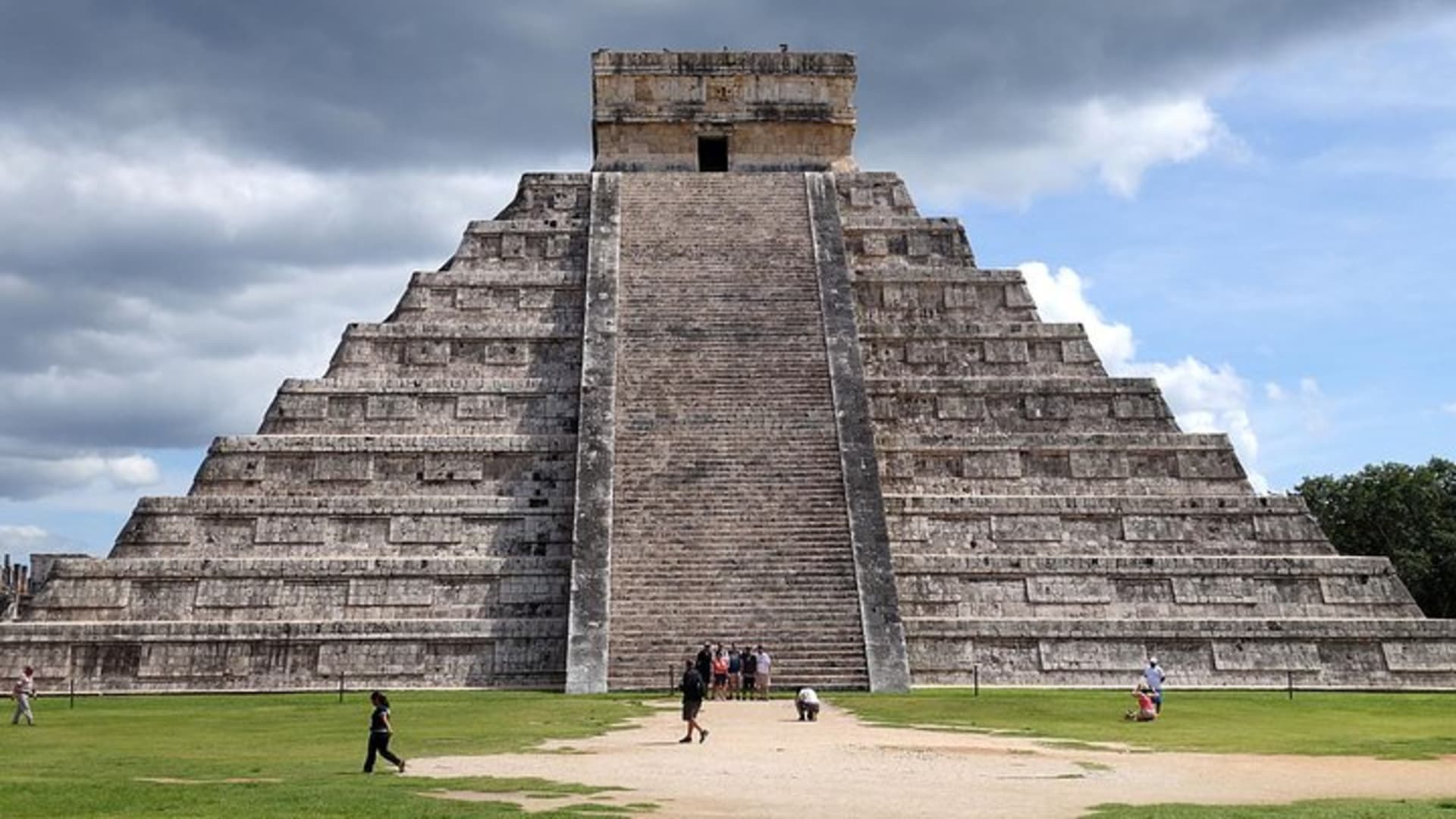 Chichen Itza Cenote Ik Kil and Coba Small Group