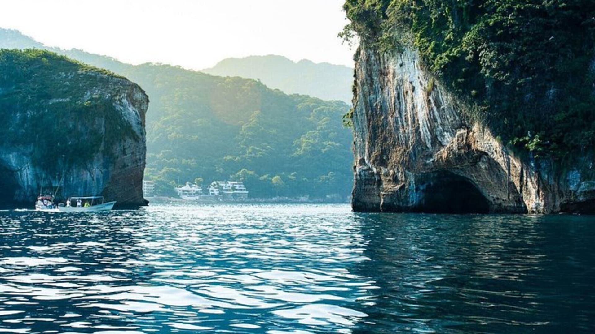 Buceo en grupo pequeño en Los Arcos desde Sayulita