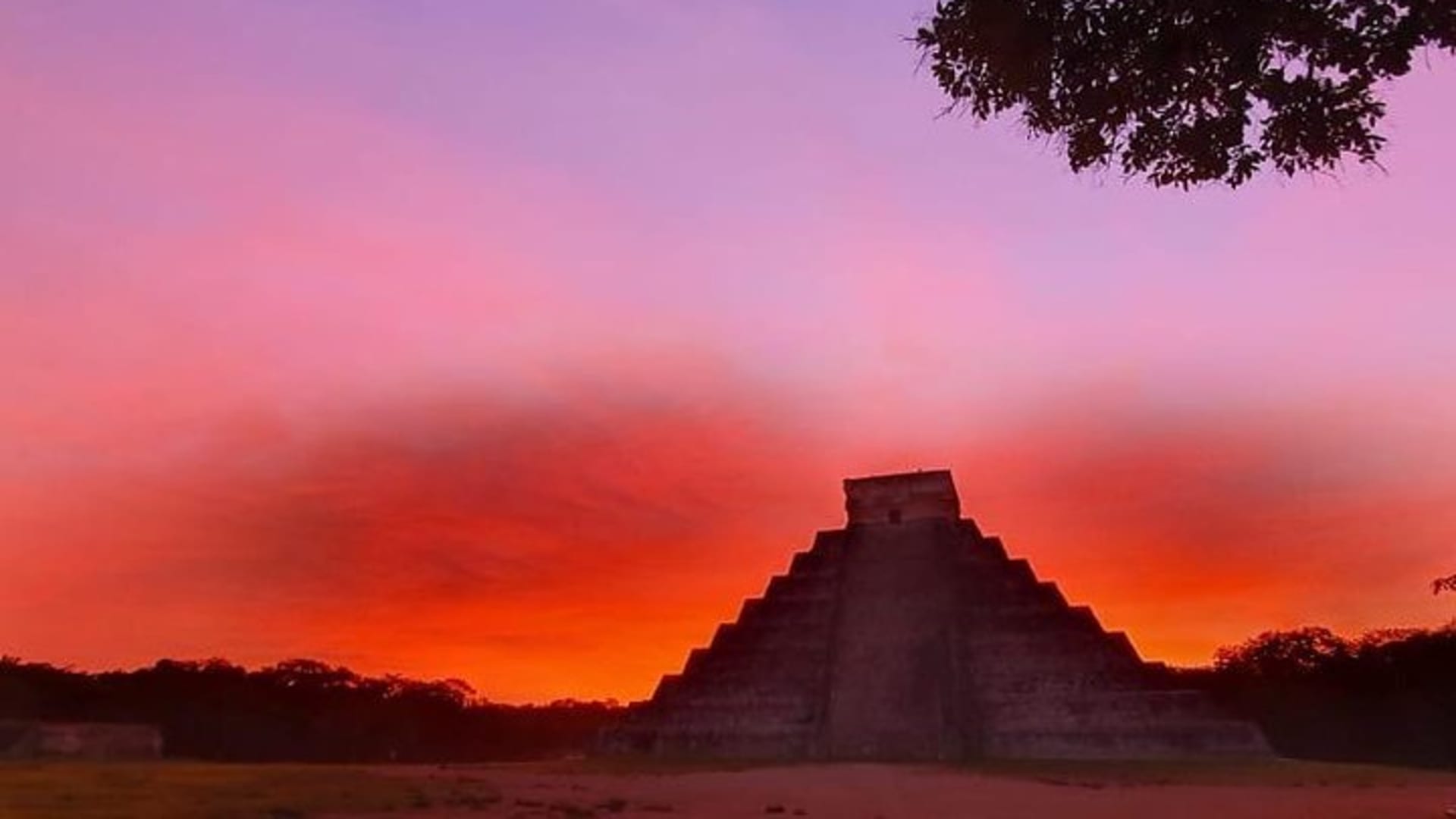 Chichen Itza Sunrise and Cenote Ik Kil from Tulum (Private)