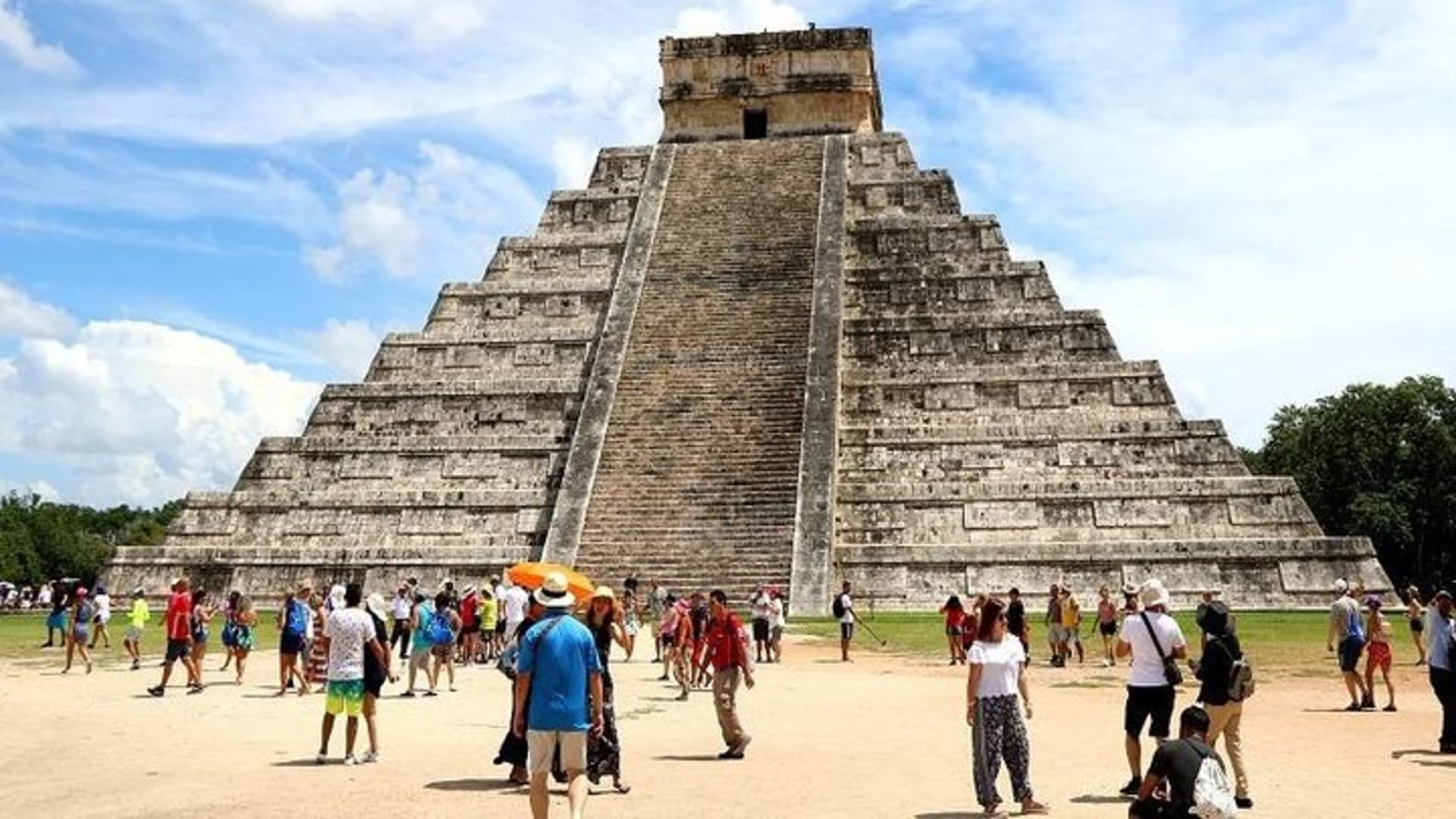 Discover the MAGIC of Chichén Itzá, Sacred cenote and Valladolid
