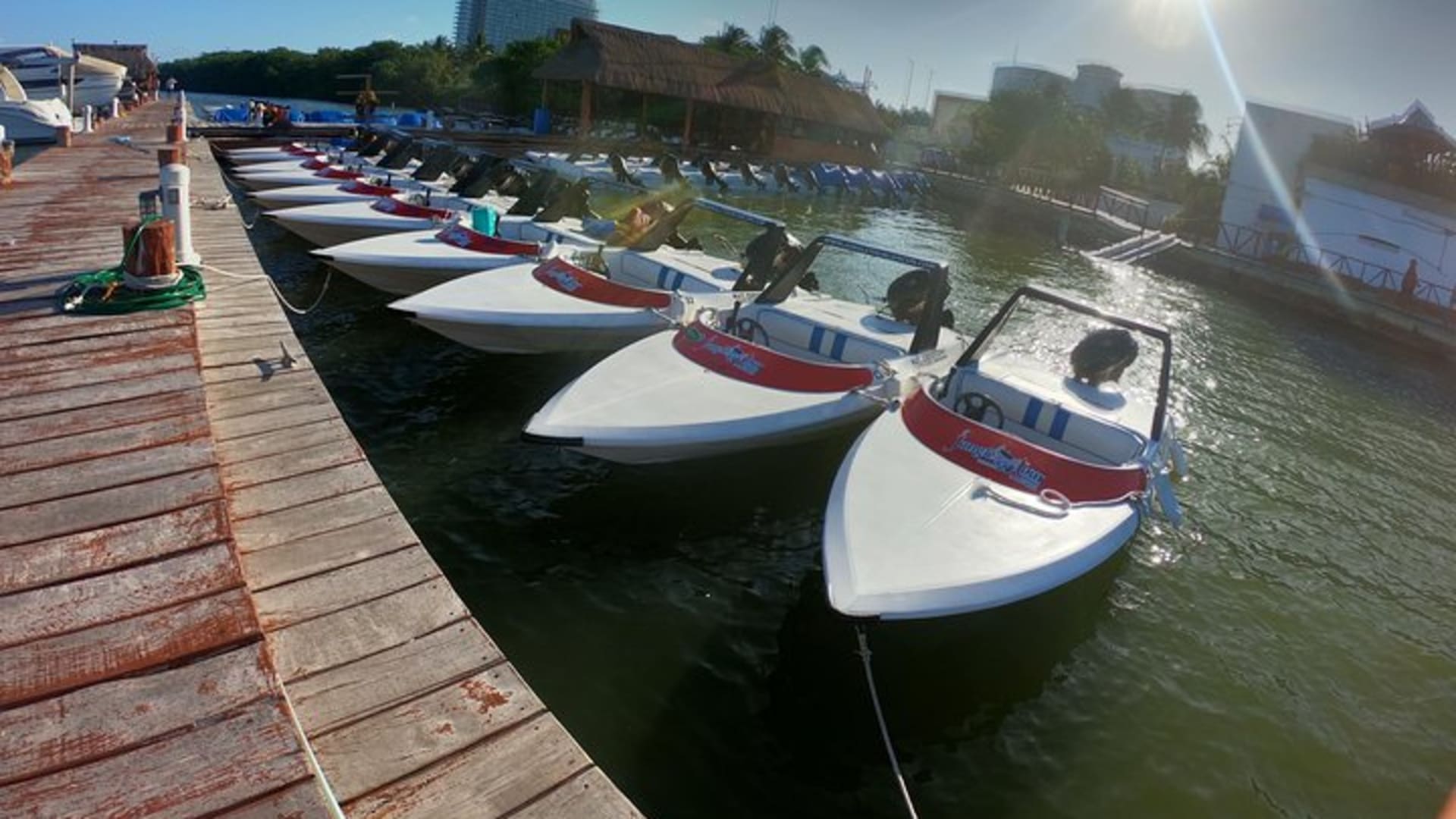 Breathtaking experience driving a speedboat in Cancun with Snorkeling included