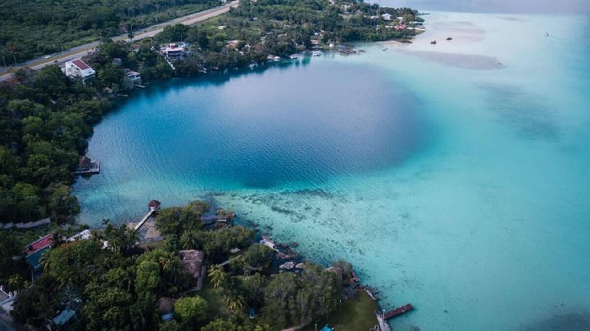 Magical BACALAR TOUR with Pontoon Boat ride. (Transportation + Breakfast + Food)