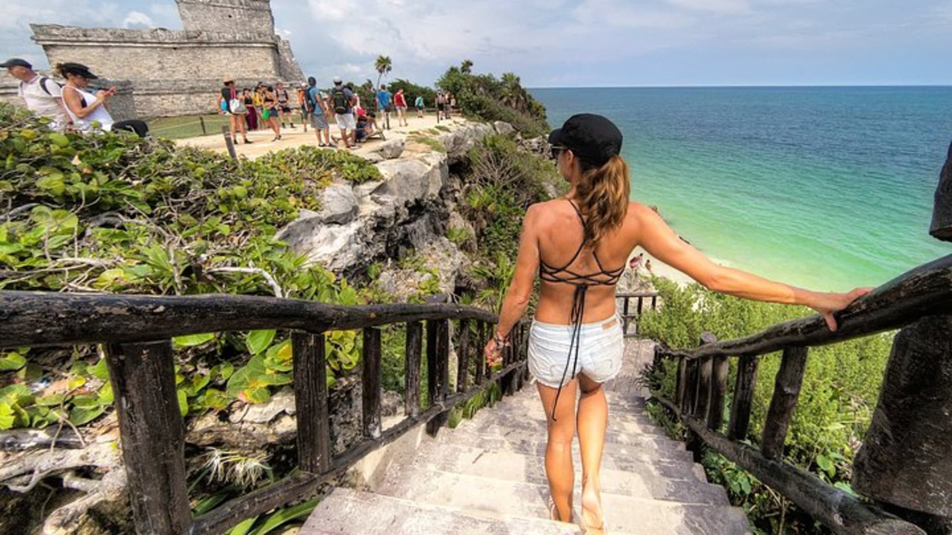 Experience this tour to Tulum, an artistic picture spot and cenotes adventure.