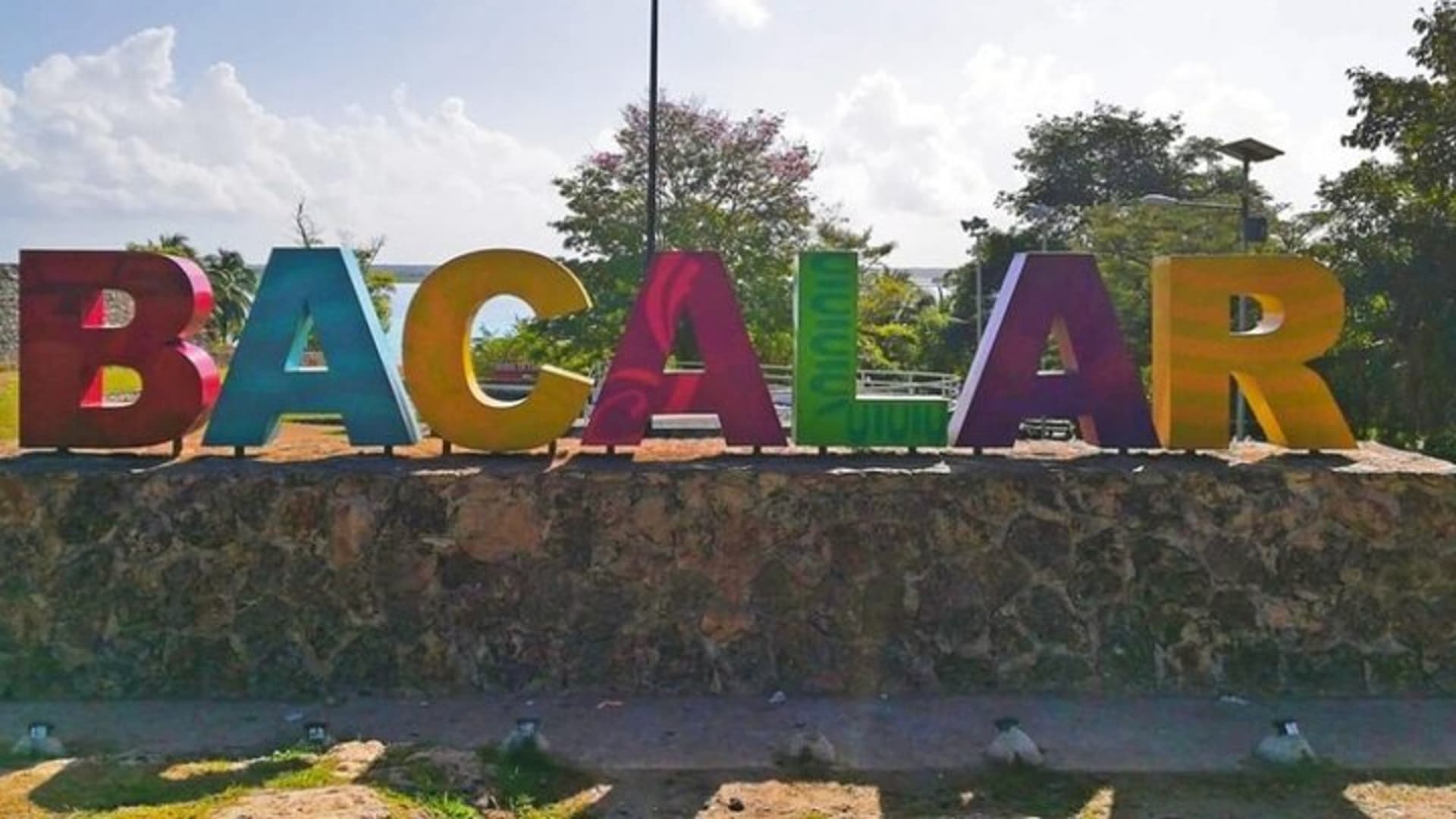 Kayak Adventure in Bacalar! Discover the wonders of the lagoon.