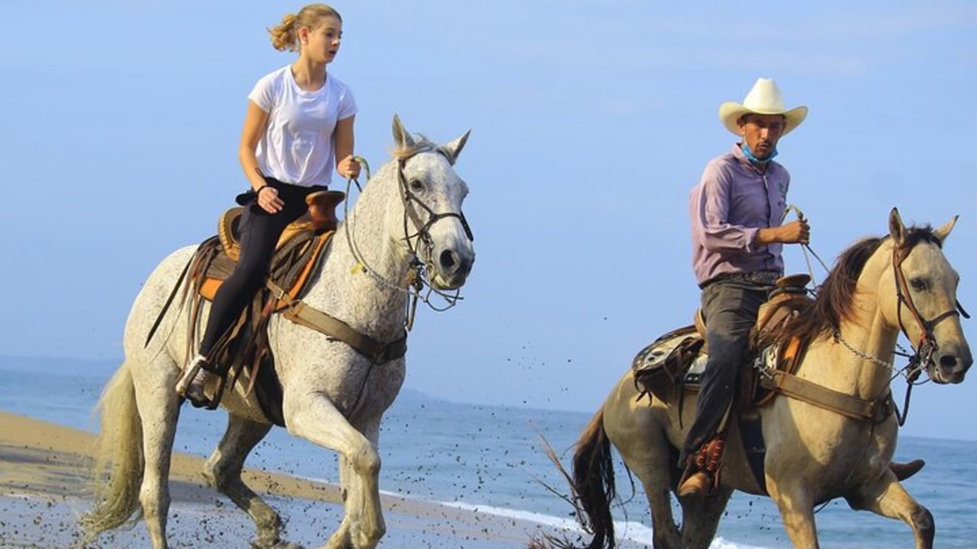 Paseo a caballo en Sayulita por senderos de selva hasta la playa