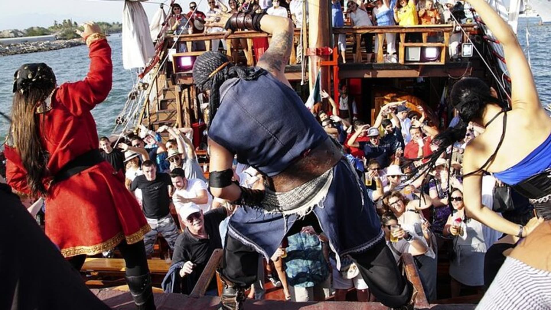 Show en vivo y cena Noche Pirata.