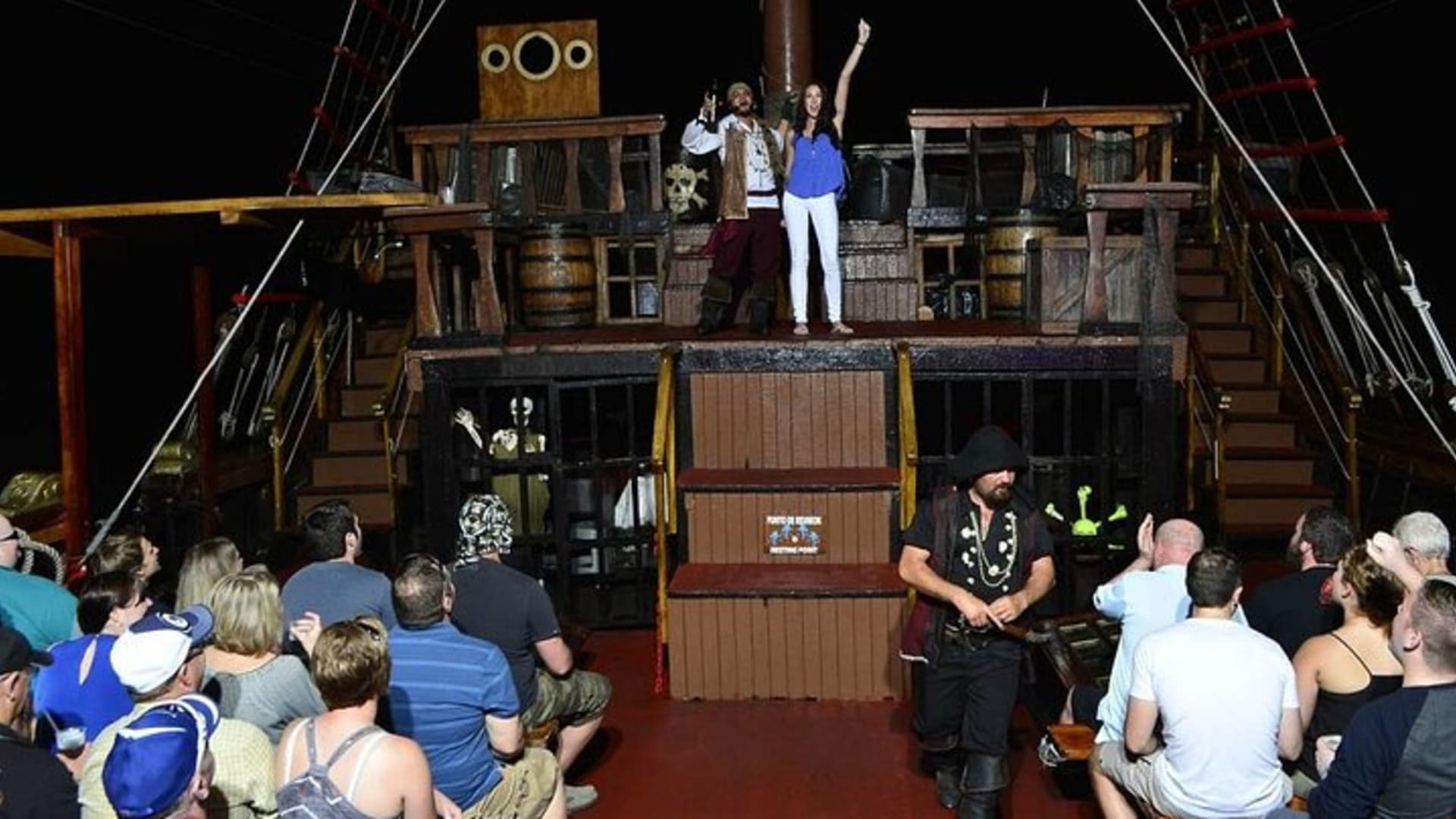Spectacle de pirates à bord : dîner et spectacle