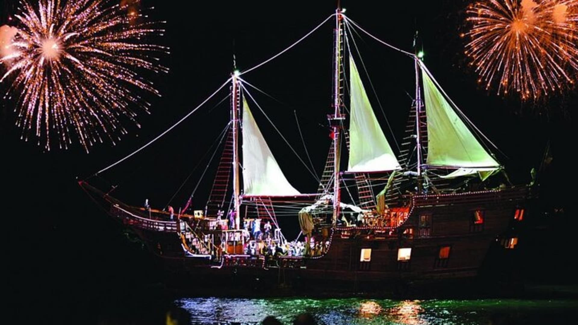 ¡Cena con piratas! Show nocturno y cena