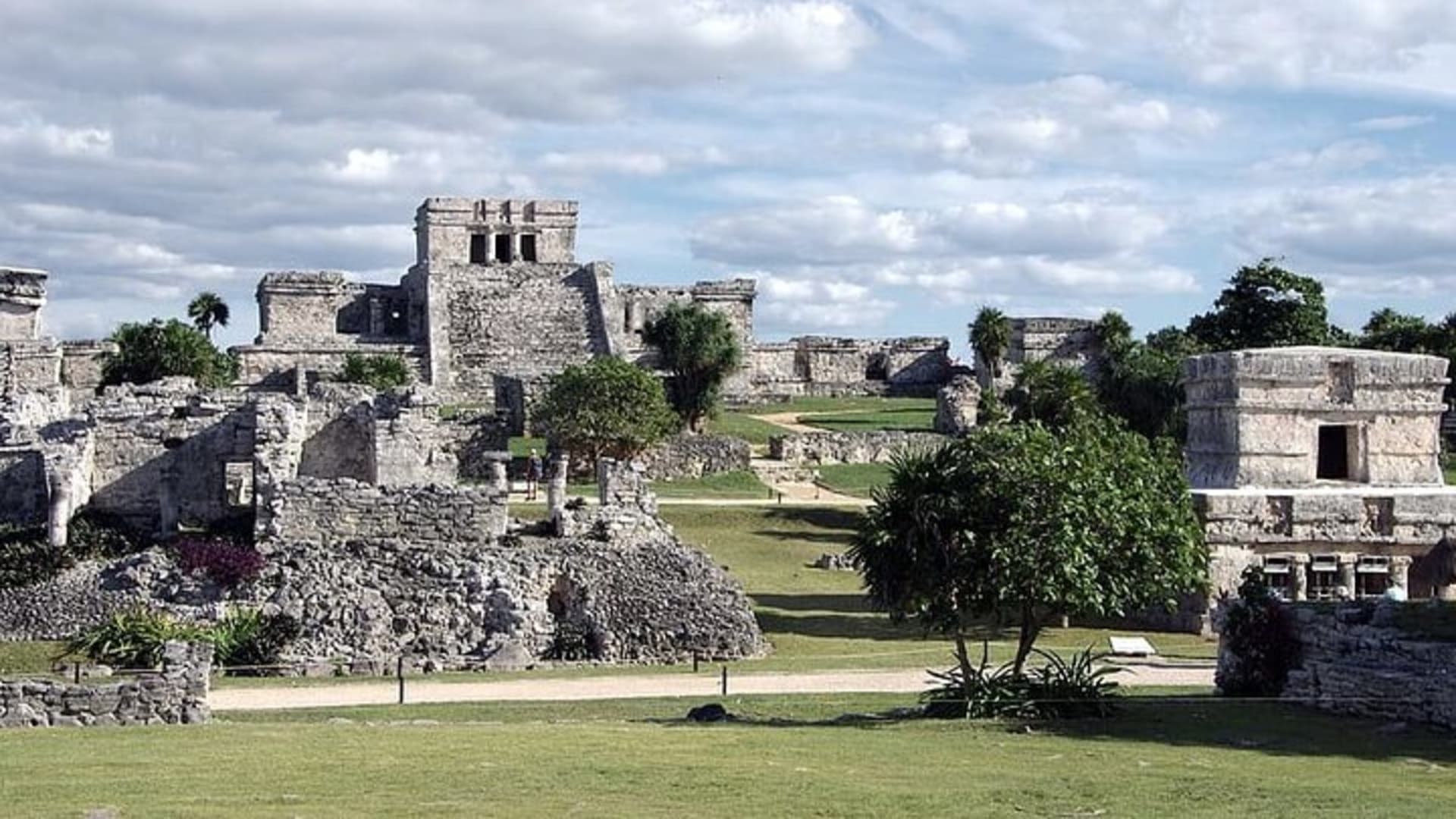 Round-trip Private Transfer Cancun Airport to TULUM Downtown