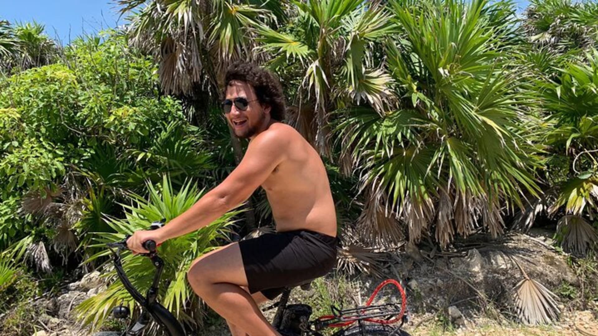 Tour guiado en e-bike por la zona de Tulum: 3 cenotes, esnórquel/nado y comida local