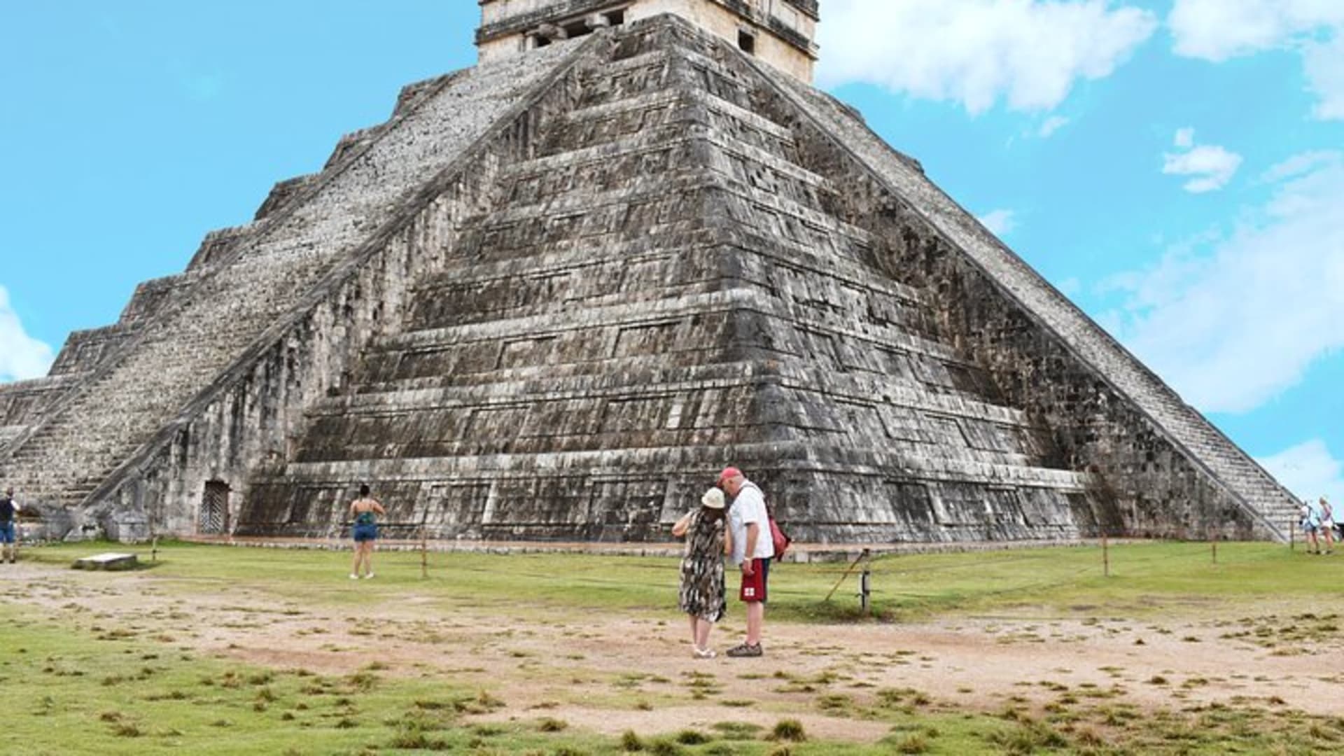 One day tour to the MAYAN ancient city Chichen Itza + Valladolid