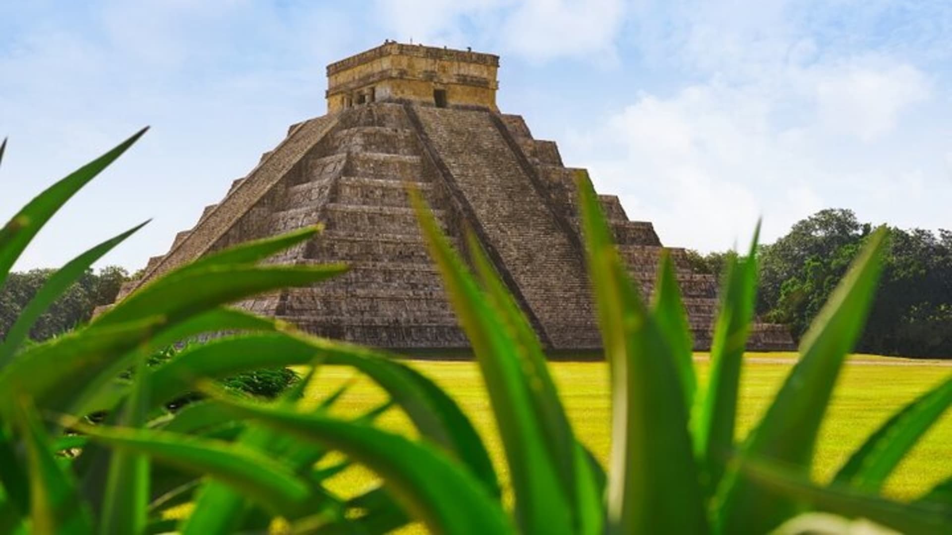 Guided Tour to Chichen Itza Cenote and Valladolid