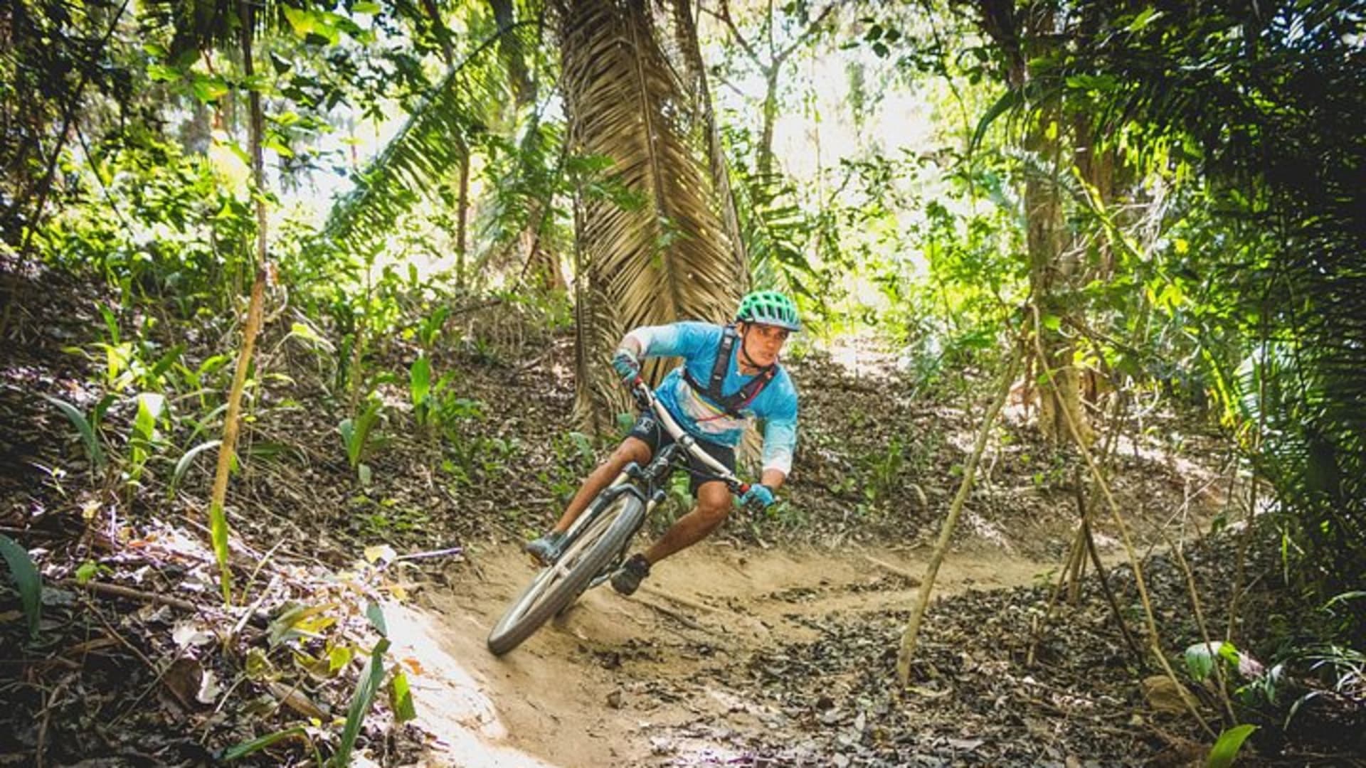 SINGLETRACK MOUNTAIN BIKE - Guided through the jungle
