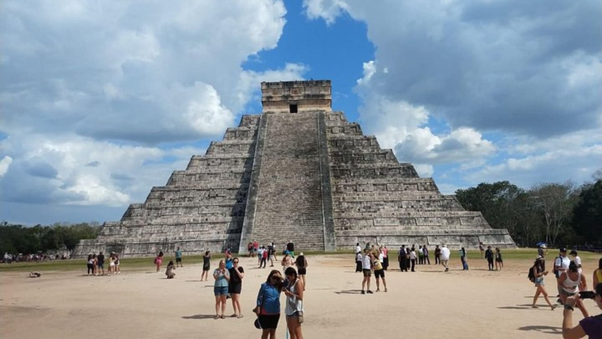 Tour to Chichen Itza with Cenote Ikkil