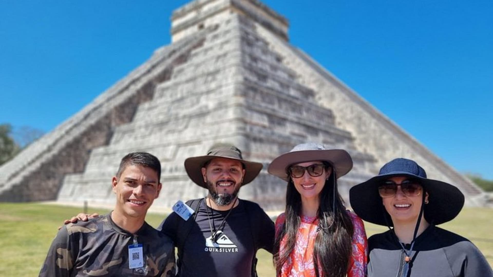 Chichén Itzá, baño en cenote y Pueblo Mágico de Izamal con comida buffet