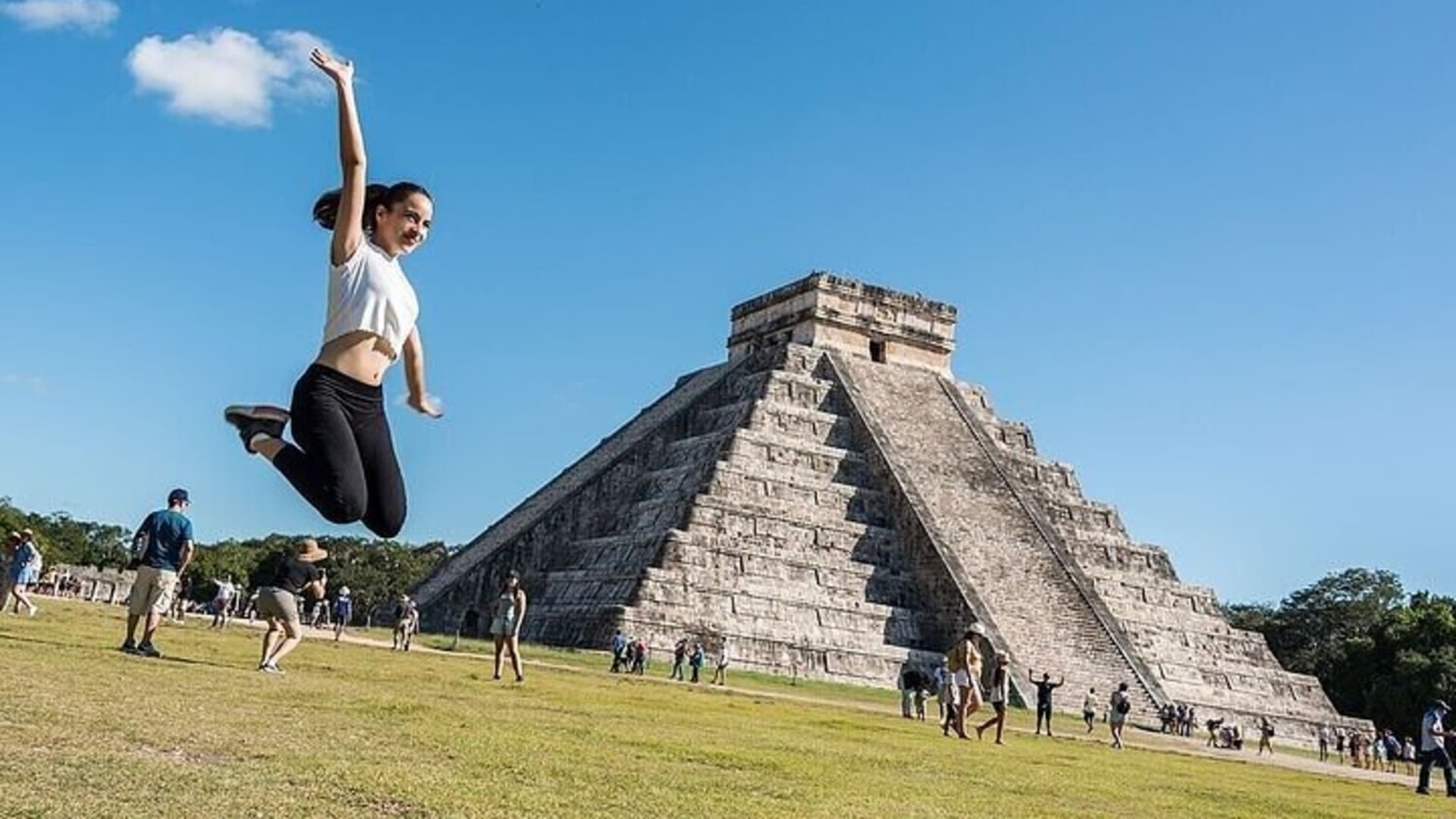 Luxury Tour to Chichen Itza and 2 Cenotes Only From Tulum
